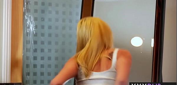  Busty blonde Carmen Caliente really liked babes asha Reign big ass and she took it